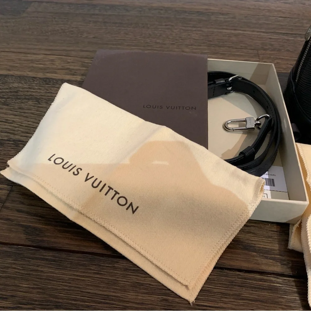 Louis Vuitton Alma Black Epi Leather Handbag.Authenticity
Guaranteed by Poshmark - Picture 3 of 10
